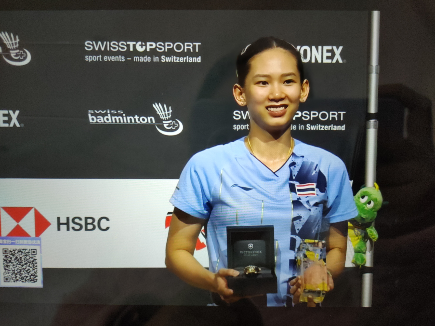 但在外线防 但在外线防